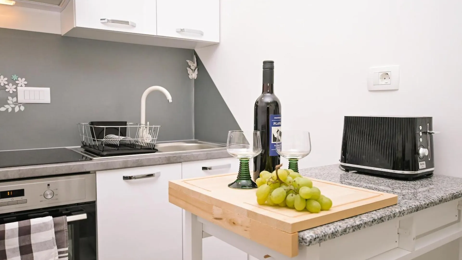Cute And Charming Apartment In Umag - New 2023 0*,